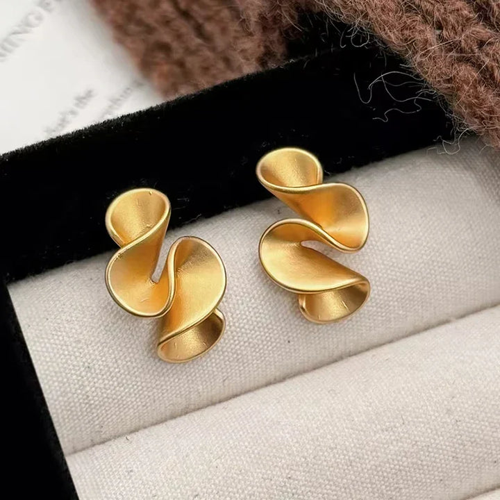 Náušnice ve tvaru květin z stříbra a 18K zlata